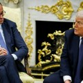 Tramp poručio Mercu: „Svet bi bio talac ako Iran dobije nuklearno oružje“