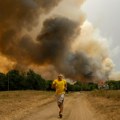 (Foto, video) "Morali smo da vadimo ljude da ne uđu u vatru" Buktinja guta sve pred sobom, dramatično upozorenje načelnika…