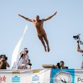 Lomio pršljenove, pucala mu bubna opna, ali ne odustaje! Valjevac skače u reku sa visine zgrade od 8 spratova, i to već 12…
