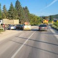 Sudar terenca i putničkog vozila: Saobraćajna nezgoda u blizini auto-puta, terenskim vozilom upravljao Kinez (FOTO)