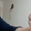 "E SAD ti mene slušaj, mama!" Beba nije dala majci da je nahrani, poručila samo jednu stvar (video)