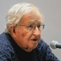 Tajm tvrdi da Čomski teško govori i da mu je desna strana tela oduzeta