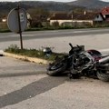 Otac i ćerka (19) povređeni u nesreći kod Čačka: Silovit sudar motora i automobila