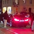 "Izvadi ga, bre!" Navijači Srbije šutirali BMW - policija uhapsila vozača! (video)