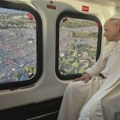 Papa stigao helikopterom pred oduševljene vernike u Rimu