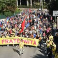 U Maršu mira od Peruđe do Asizija učestvuje 50.000 ljudi: Put dug 24 kilometra uz zvuke hita Bitlsa
