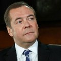 Medvedev: Začuđen sam „mirovotvoračkim“ izjavama evropskih političara