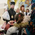 Episkop toplički Petar podelio božićne paketiće deci iz višedetnih porodica