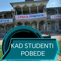 Na Sokolani osvanuo transparent „Srbija pobeđuje“, zborovi pozivaju na okupljanje u 14 sati