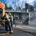 Kolaps na Mostu kod Beške: Goreo autobus, napravile se ogromne kolone VIDEO