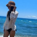Nakon razvoda od kolege grmi u kupaćem glumica (34) sa ćerkom otišla iz Srbije: "Život mi se nije promenio"