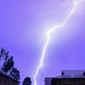 Od udara groma poginulo 14 ljudi u Indiji