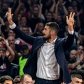 (VIDEO) Nikola Kalinić sa podignuta tri prsta otpozdravio navijačima, vređan Vućić