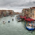 Ekološki aktivisti obojili Veliki kanal u Veneciji u zeleno /foto/