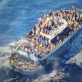 Grčke vlasti spasle 100 migranata s pokvarenog broda krijumčara