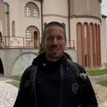 Nikola Rokvić konačno na ostrvu Egina: Bosih nogu i uz duhovnu pesmu ušao u svetinju