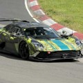 Aston Martin Valhalla brusi asfalt na stazi Nirburgring (FOTO)