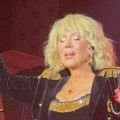 "Pomozite mi molim vas da mu ovo otpevam": Lepa Brena u suzama otvorila koncert, Saši Popoviću posvetila pesmu