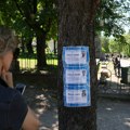 "Sa bolom i tugom": Celo selo oblepljeno umrlicama za nastradale u septičkoj jami kod Topole: Nema kuće koja neće danas biti…