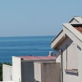 Čitav region gleda u fotku apartmana u Šušnju i ne veruje šta vidi: Neobičan ulaz postao hit na mrežama - "e ovo vam je extra…