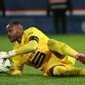 Francuski golman Stev Mandanda objavio kraj karijere u 40. godini