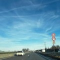 Zbunjeni vozači masovno plaćaju kazne: Da li umete da pravilno protumačite ove znakove na autoputu?