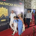 Glumac stigao sa 23 godine mlađom ženom, Lidija Vukićević u skroz providnoj haljini Poznati prošetali crvenim tepihom: Tu je i…