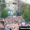 Новинар осуђен условно због Вучићеве лутке на протесту у Београду