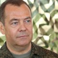 Medvedev: Zapad zarađuje na ukrajinskoj krizi