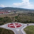 Četiri slova S sa grba Srbije "sletela" na novi kružni tok u Nišu