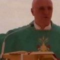 "Ostavi se svoga boga, priznaj veru u pravog boga": Skandalozan govor sveštenika u Bosni, vernici izbezumljeni (video)