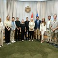 Srbija se priprema za spektakularnu olimpijadu u robotici: Ministarka dr Begović upoznala tim učenika koji putuje u Singapur