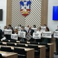 Odložena konstituirajuća sednica Skupštine Beograda, opozicija došla s transparentima