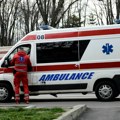 Prevrnuo se kombi koji je vozio decu iz vrtića! Drama u Novom Pazaru, dvoje završilo u bolnici