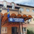 Skaradne table postavljene u Zvečanu, umesto ćirilice sad je albanski, a sitno latinicom piše "Srečan put"