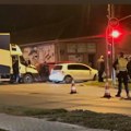 Žestok sudar kombija i automobila u Subotici: Od siline udarca, vozilo završilo na strani (foto)