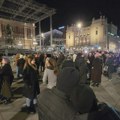 Roditelji iz „Ribnikara“ na Trgu republike palili sveće povodom napada u Zagrebu (FOTO)