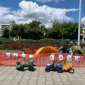 FOTO, VIDEO Ispred Spensa traktori i Ćandarmerija: Stigla putujuća izložba mini Ćacilenda iz Padine