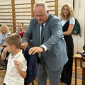 Prvog dana školske godine gradonačelnik leskovca Goran Cvetanović posetio prvake u Osnovnoj školi „Vasa Pelagić“
