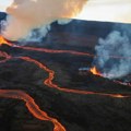 Vulkan Kilauea na Havajima izbacuje lavu