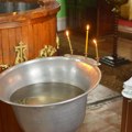 Stara tajna s dvema čašama na Krstovdan: Ovo su sa svetom vodicom radile i naše bake i veoma je važno da se ispoštuje