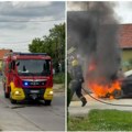 Zapalio se auto u Sremskoj Kamenici, vatra progutala motor (video)