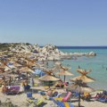 Cene ležaljki na Sitoniji zbunile srpske turiste: "E, ovo nisam očekivala"