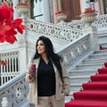 Žurka u dvorcu Dragane Mirković Lavovi, gala posluženje za goste i torta na dva sprata: Pevačica podelila sliku iz vile u Beču…