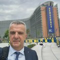 Jedan od osnivača crnogorskih Vijesti u Briselu upozorio da Vučić pokušava da preuzme taj list