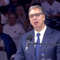 "Večeras prenosim poruku nade i jedinstva", Vučić na velikom skupu SNS u Areni: "Mi smo ujedinjena porodica!"