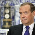 Medvedev predložio privremeno obustavljanje diplomatskih odnosa sa EU