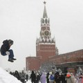 Moskva i Sankt Peterburg okovani snegom i ledom