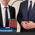 Knežević poklonio Vučiću sabrana dela Njegoša: Ne za kućnu biblioteku, već za UN