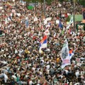 Masa ljudi na protestu u Beogradu, poručuje Vučiću da neće kopati